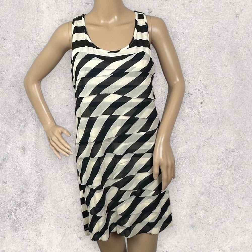 DVF Ruffle Front Silk Dress Black White Minimalist Jessalyn Size XS Diane Von F